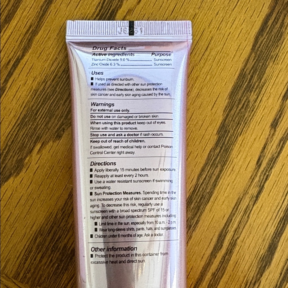 it cosmetics CC+ Illumination Cream in Medium - large tube - Picture 6 of 8